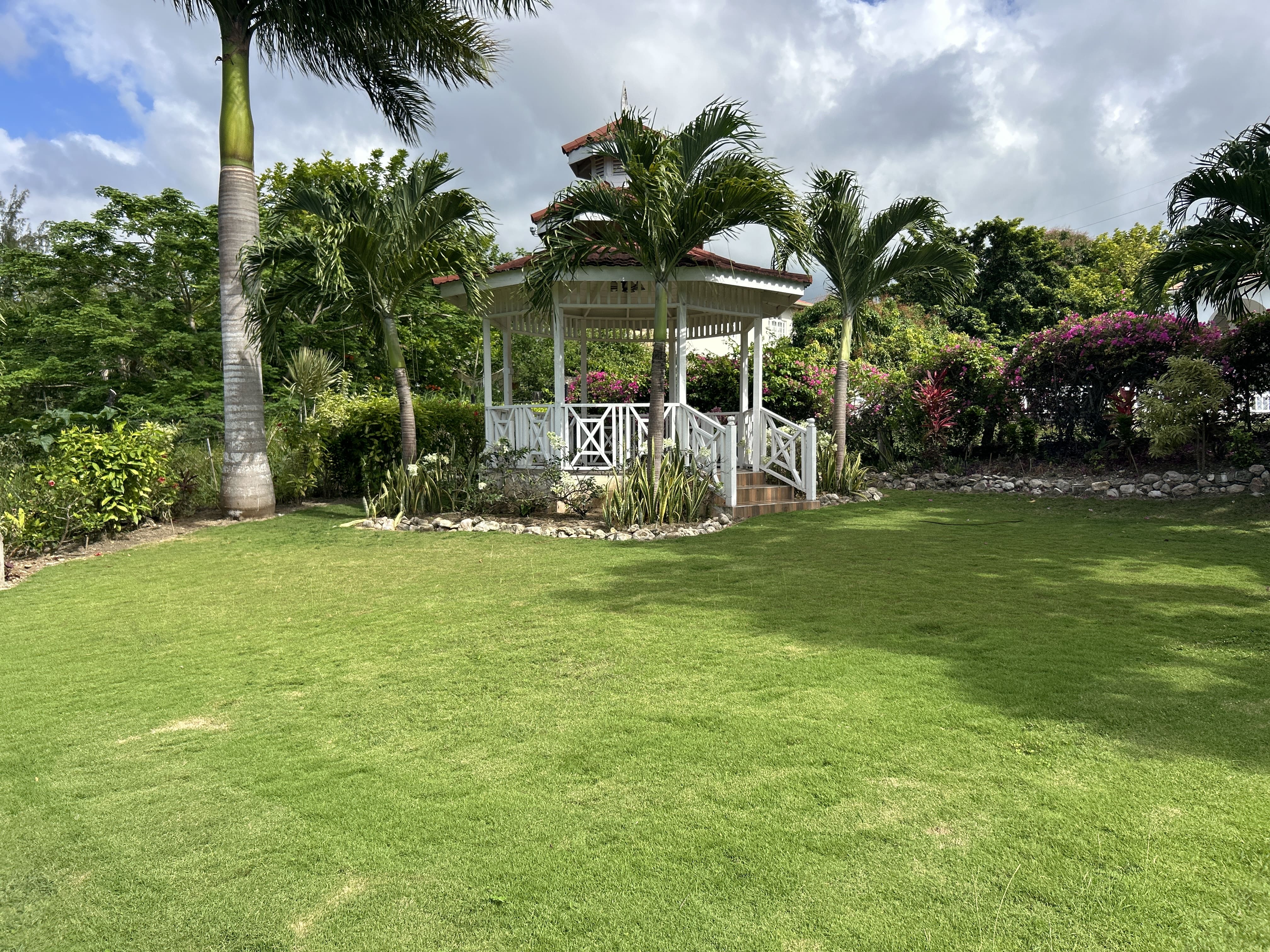 Soon Come Villa Lawn